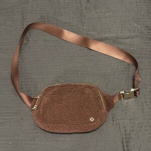 Lululemon Everywhere Belt Bag Fleece Large 2L EUC